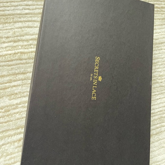 Red Lingerie Set - Picture 5 of 9